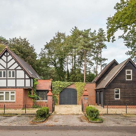 Beautiful English Villa With Hottub Zuidwolde  Εξωτερικό φωτογραφία