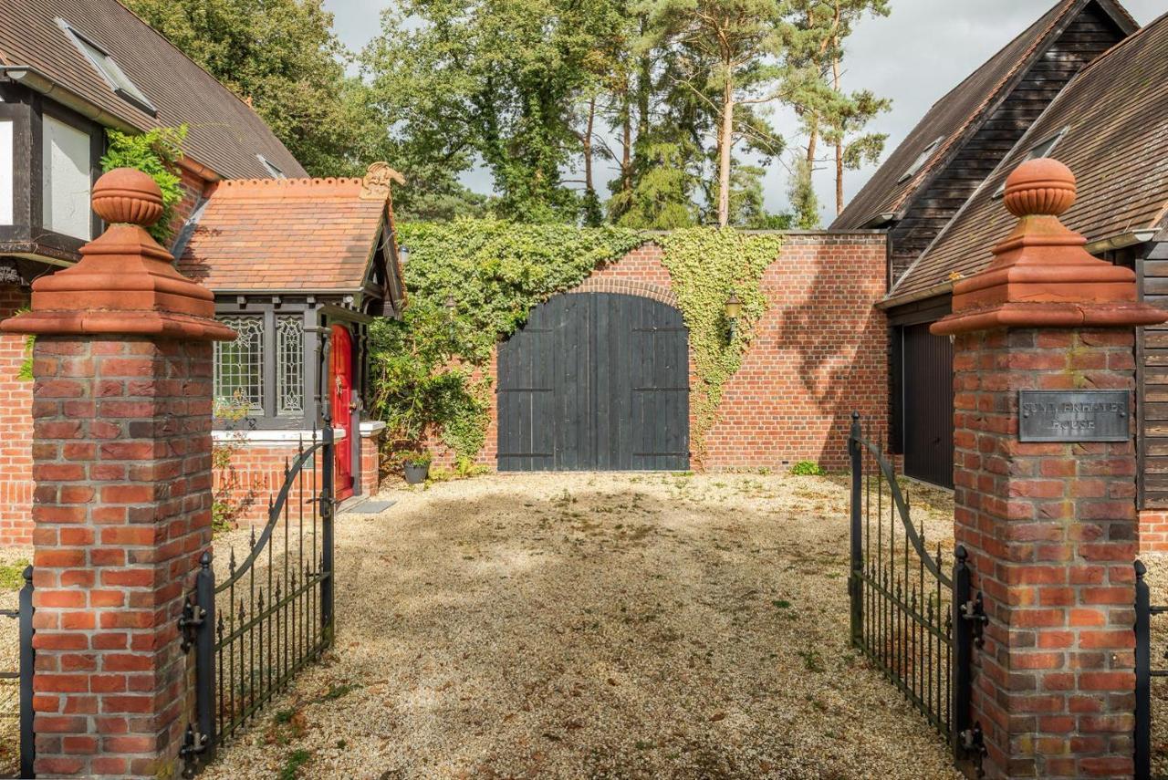 Beautiful English Villa With Hottub Zuidwolde  Εξωτερικό φωτογραφία