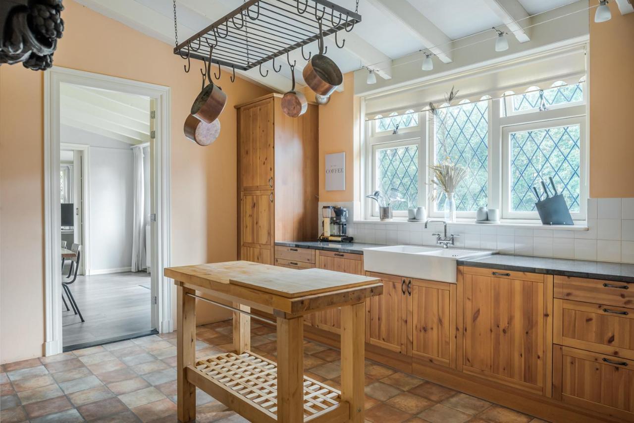 Beautiful English Villa With Hottub Zuidwolde  Εξωτερικό φωτογραφία