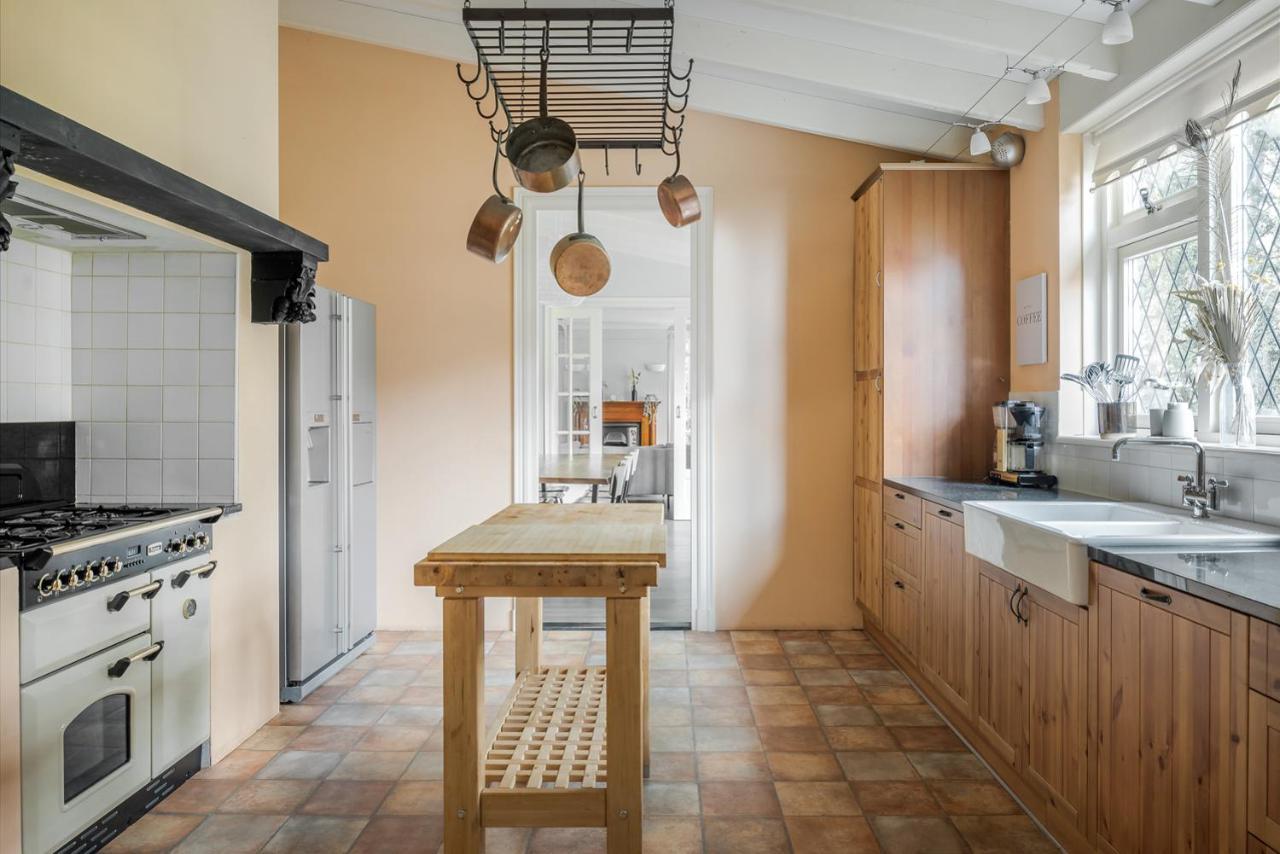 Beautiful English Villa With Hottub Zuidwolde  Εξωτερικό φωτογραφία