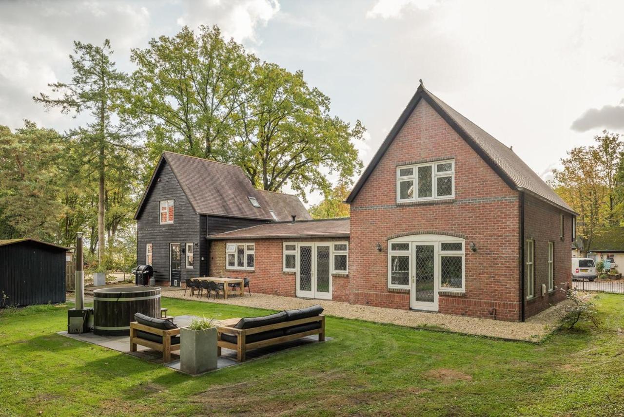 Beautiful English Villa With Hottub Zuidwolde  Εξωτερικό φωτογραφία