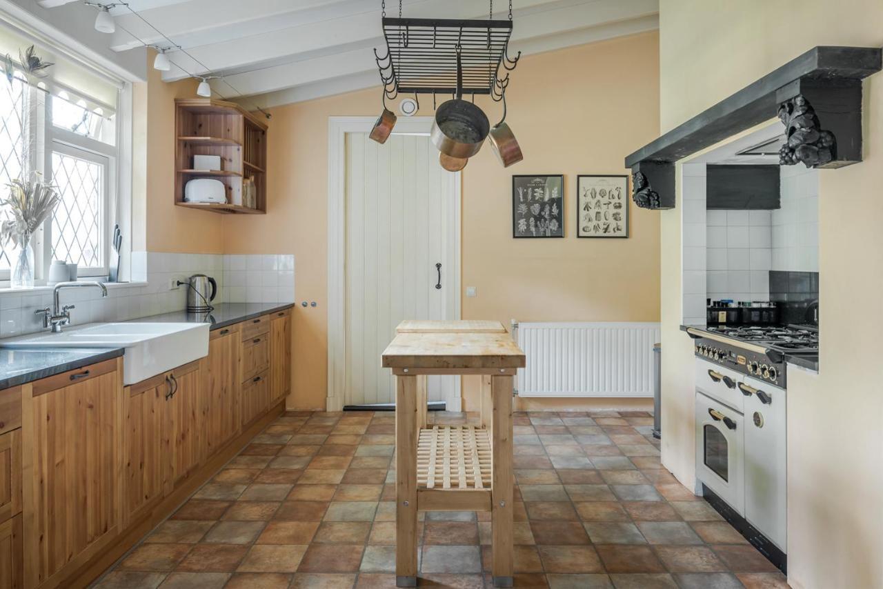 Beautiful English Villa With Hottub Zuidwolde  Εξωτερικό φωτογραφία